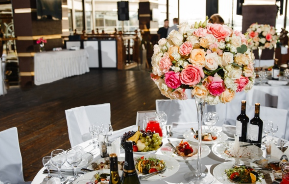 Беринг. Банкетный зал на берегу Невы