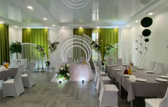 Москwa. Банкетный зал в теплых тонах