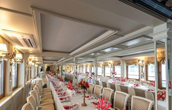 Банкетный зал на теплоходе Артурc