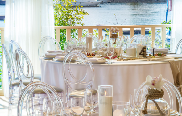 Мореман. Небольшая веранда для банкетов