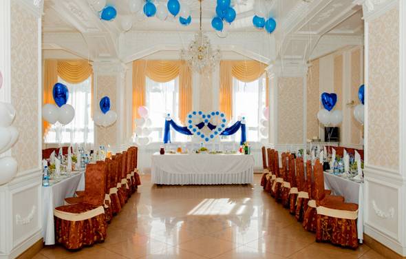 Микки. Банкетный зал с позолоченным декором