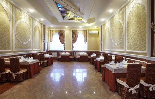 Мики. Небольшой банкетный зал