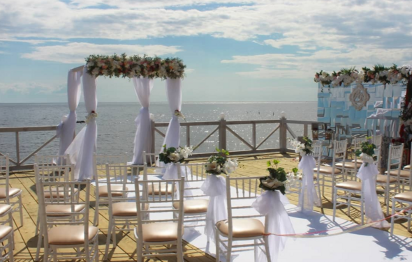 Paradise. Шатер для банкетов в загородном коттедже 