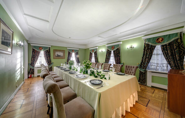 Усадьба. Банкетный зал в светло-зеленых оттенках