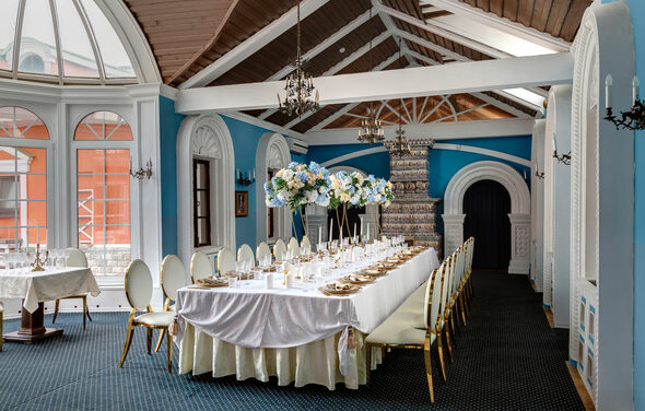 Усадьба. Банкетная площадка в летнем дворике