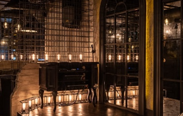 TNG. Темный банкетный зал