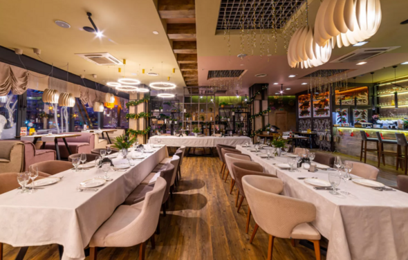 Шато Винтаж. Светлый банкетный зал 