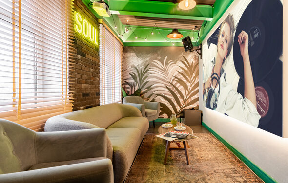 Уникальный лофт-зал с проектором