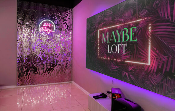 Лофт-зал с караоке и диско-шаром