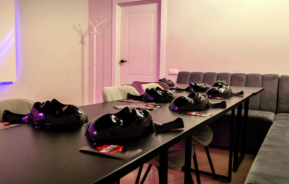 Лофт-зал с караоке и диско-шаром