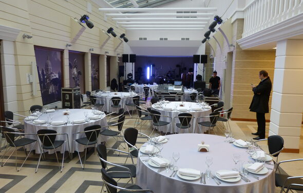 Леонардо. Банкетный зал с панорамной крышей