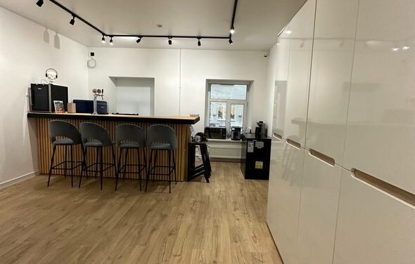 Лофт в центре города с барной стойкой