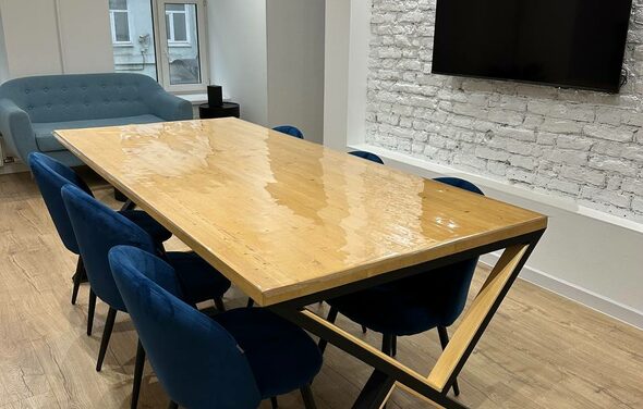 Лофт в центре города с барной стойкой