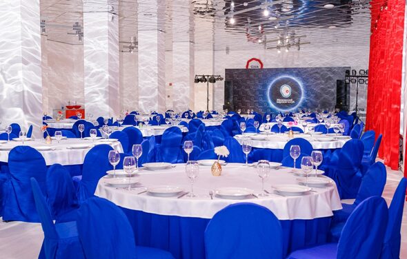 Глинтвейн. Зеркальный банкетный зал