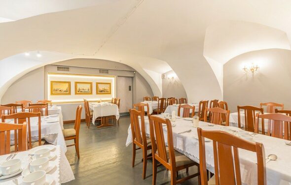 Чайковский. Малый банкетный зал на 17 гостей