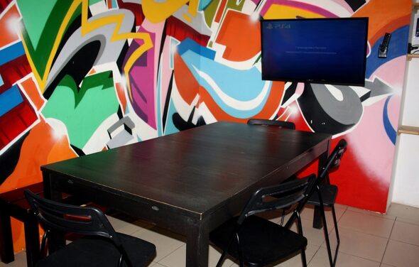 Questguru. Яркий лофт-зал на севере города