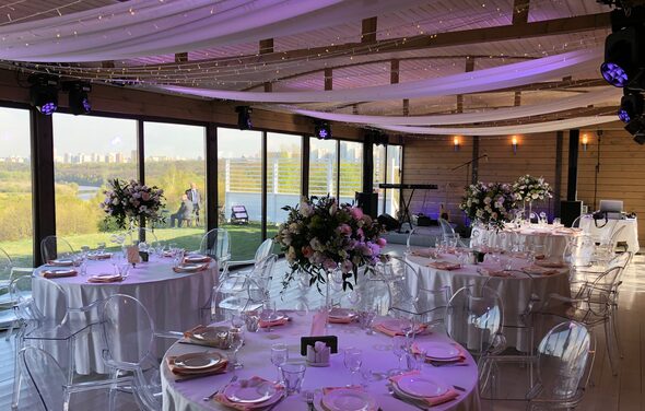 Банкетный зал с зеленой зоной