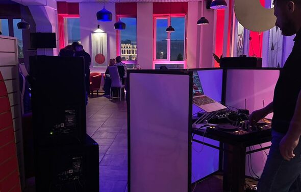 Sea Grill. Лофт-бар под закрытие с видом на Неву