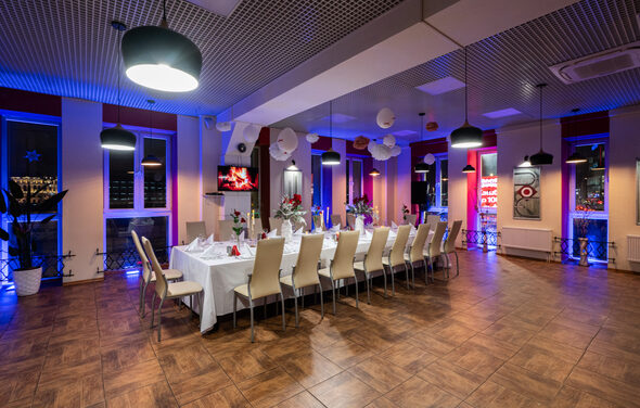 Sea Grill. Лофт-бар под закрытие с видом на Неву