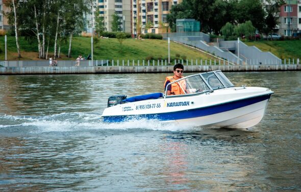 Комфортный катер на 4 человек