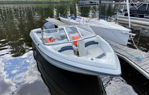 Шестиместный современный катер