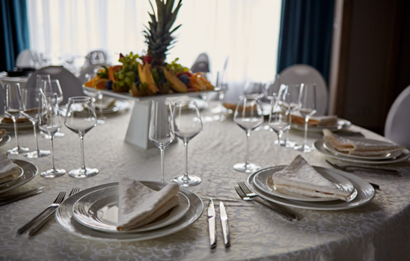 Лофт для различных мероприятий с камином