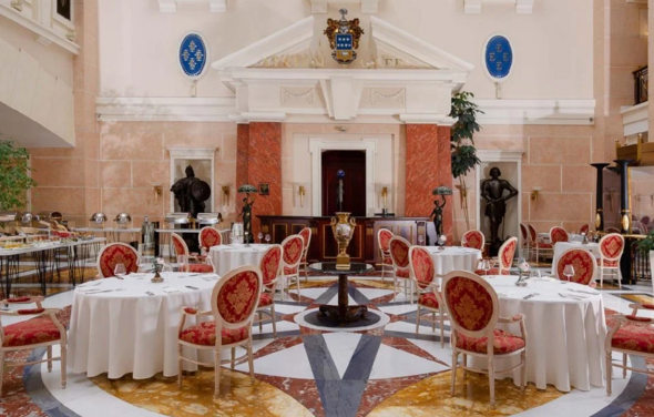 Пространство со стеклянной крышей