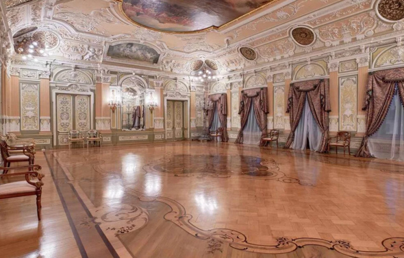 Зал для торжественных мероприятий с лепниной