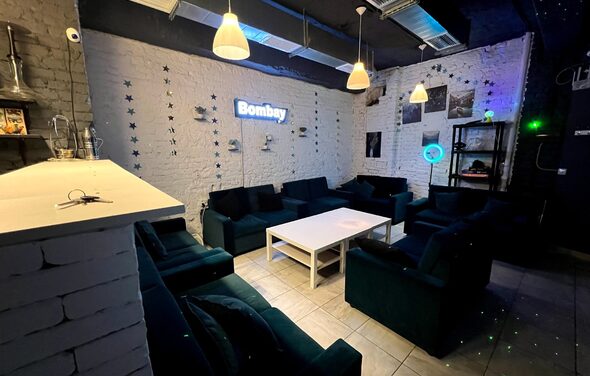 Уютный лофт-зал с караоке