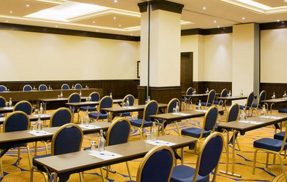 Комфортный конференц-зал в отеле 