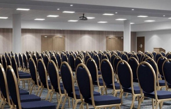 Конференц-зал для презентаций и банкетов