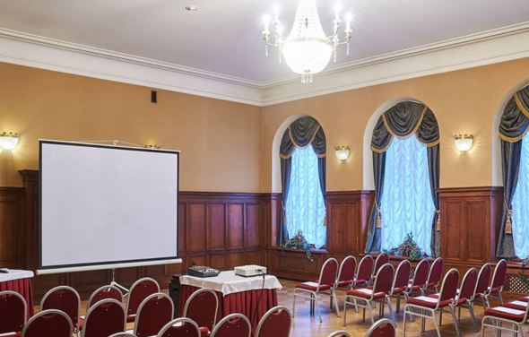 Оборудованный конференц-зал в отеле