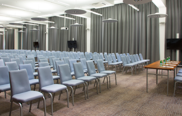 Просторный конференц-зал в отеле