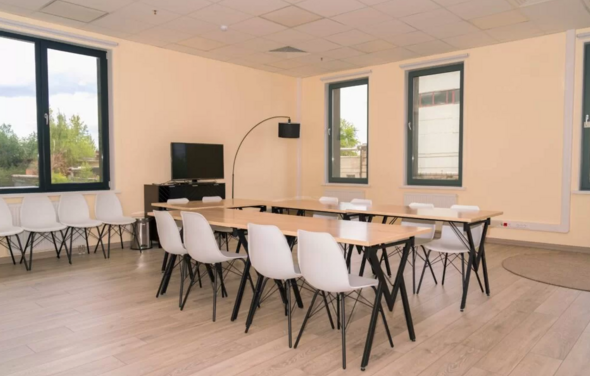 Просторный зал трансформер в отеле