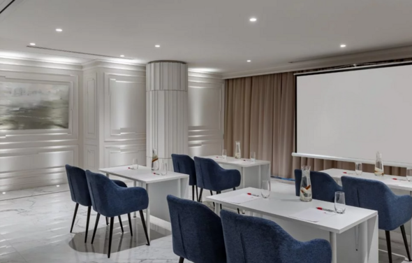 Просторный и элегантный зал для деловых событий
