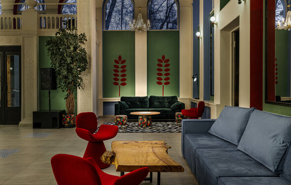 Просторный и светлый лофт с панорамным видом в парк