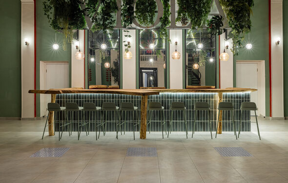 Просторный и светлый лофт с панорамным видом в парк