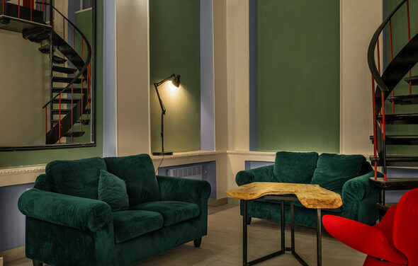 Просторный и светлый лофт с панорамным видом в парк