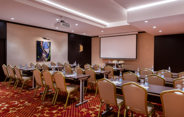 Оборудованный конференц-зал