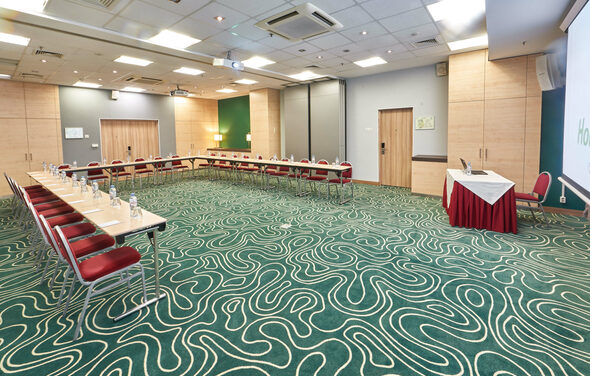 Прямоугольный зал для деловых мероприятий