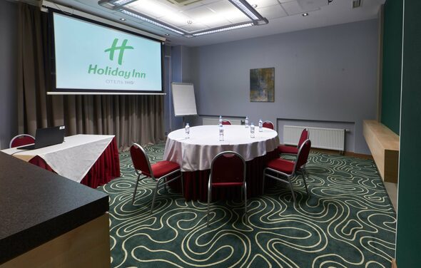 Небольшая оборудованная переговорная