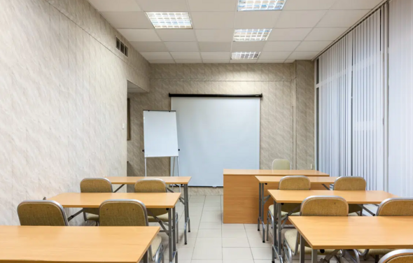 Светлый зал для лекций