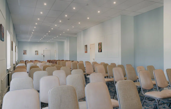 Просторный зал для деловых событий