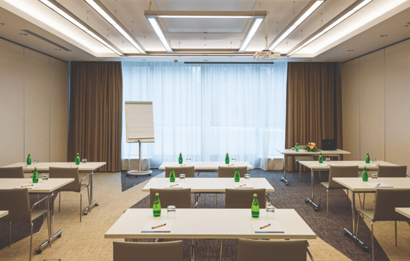 Зал с современным ремонтом