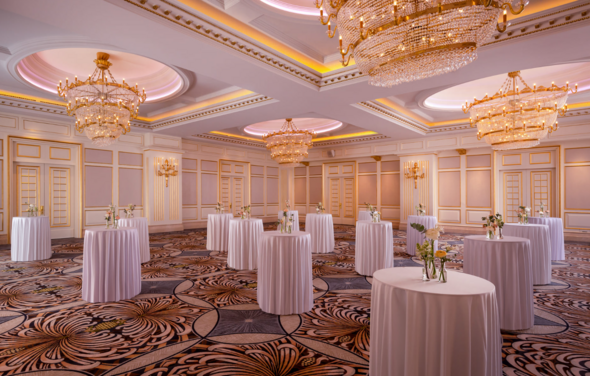 Роскошный зал для масштабных мероприятий