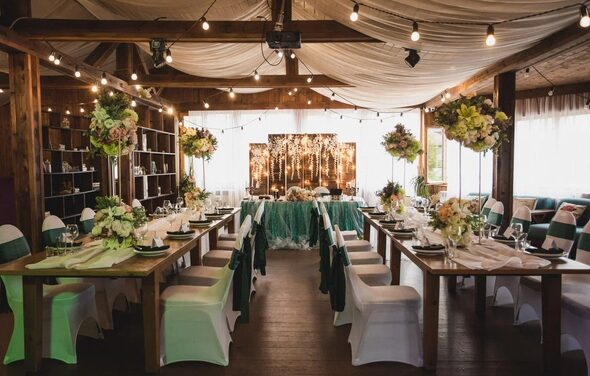 Банкетный зал в загородном комплексе "Сойкино"