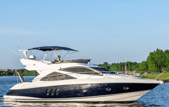 Моторная яхта для мероприятий