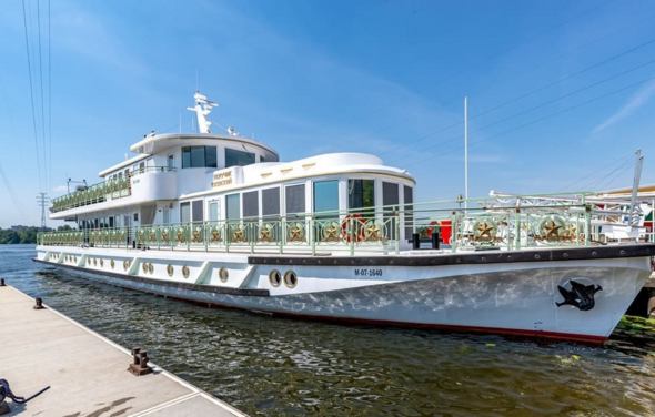 Яхта для торжественных мероприятий