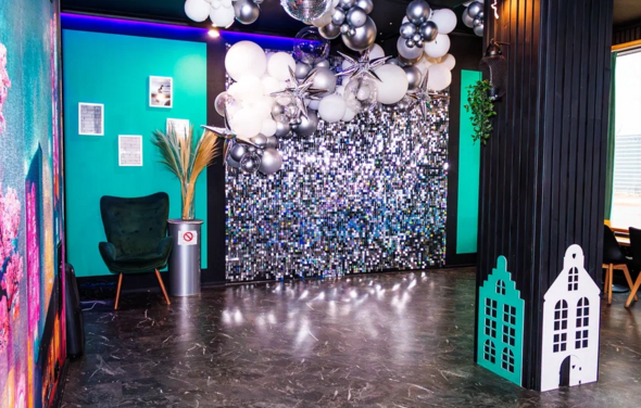 Филиал Квест Центра. Лофт с камином и паетками