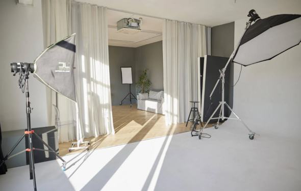 CYCLONE. Белый зал в фототостудии